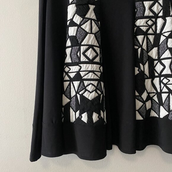 Marallis Collection Black White Geometric Pattern Skirt - Picture 6 of 10